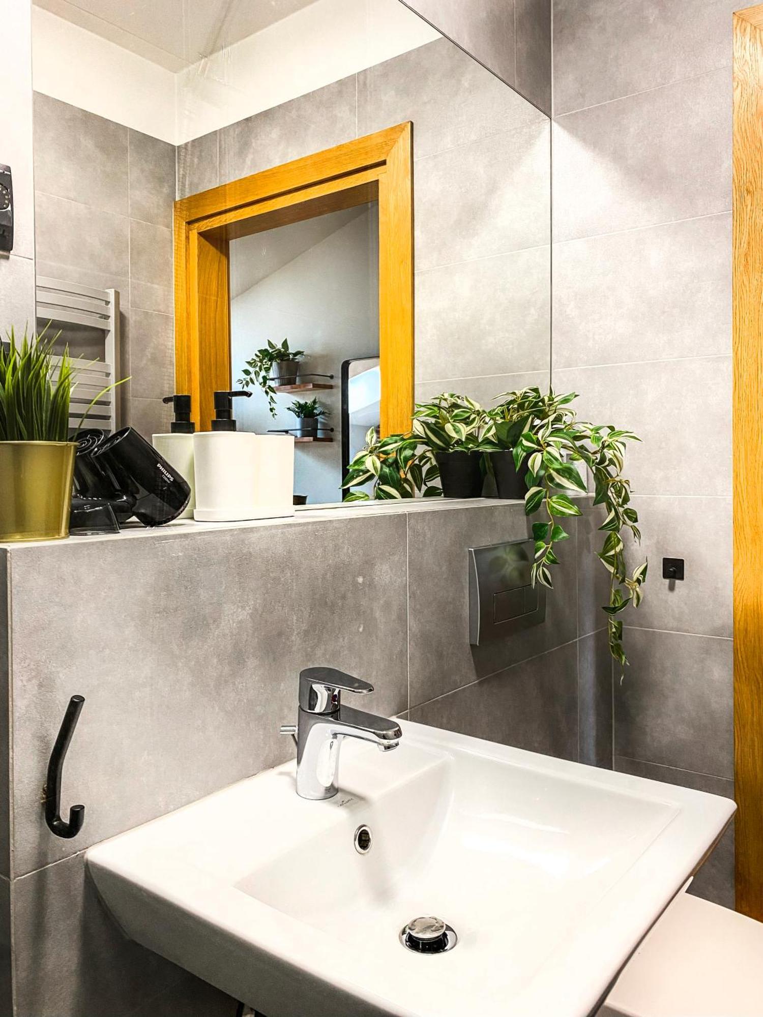 Cozy Apartment With Ac For Couples - Old Town คราคูฟ ภายนอก รูปภาพ