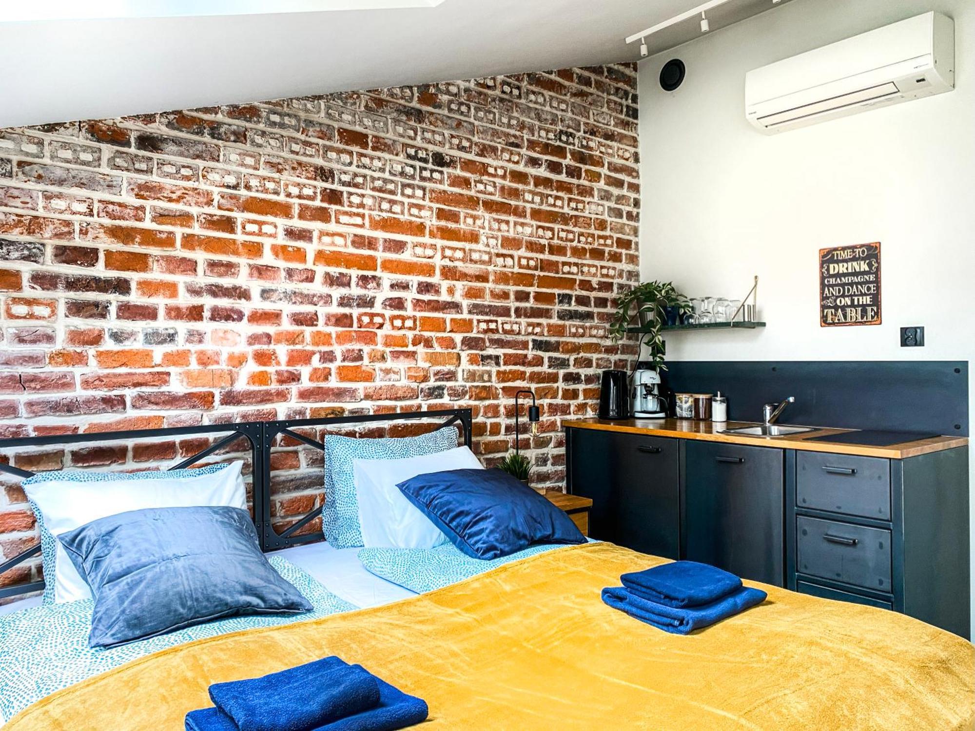Cozy Apartment With Ac For Couples - Old Town คราคูฟ ภายนอก รูปภาพ